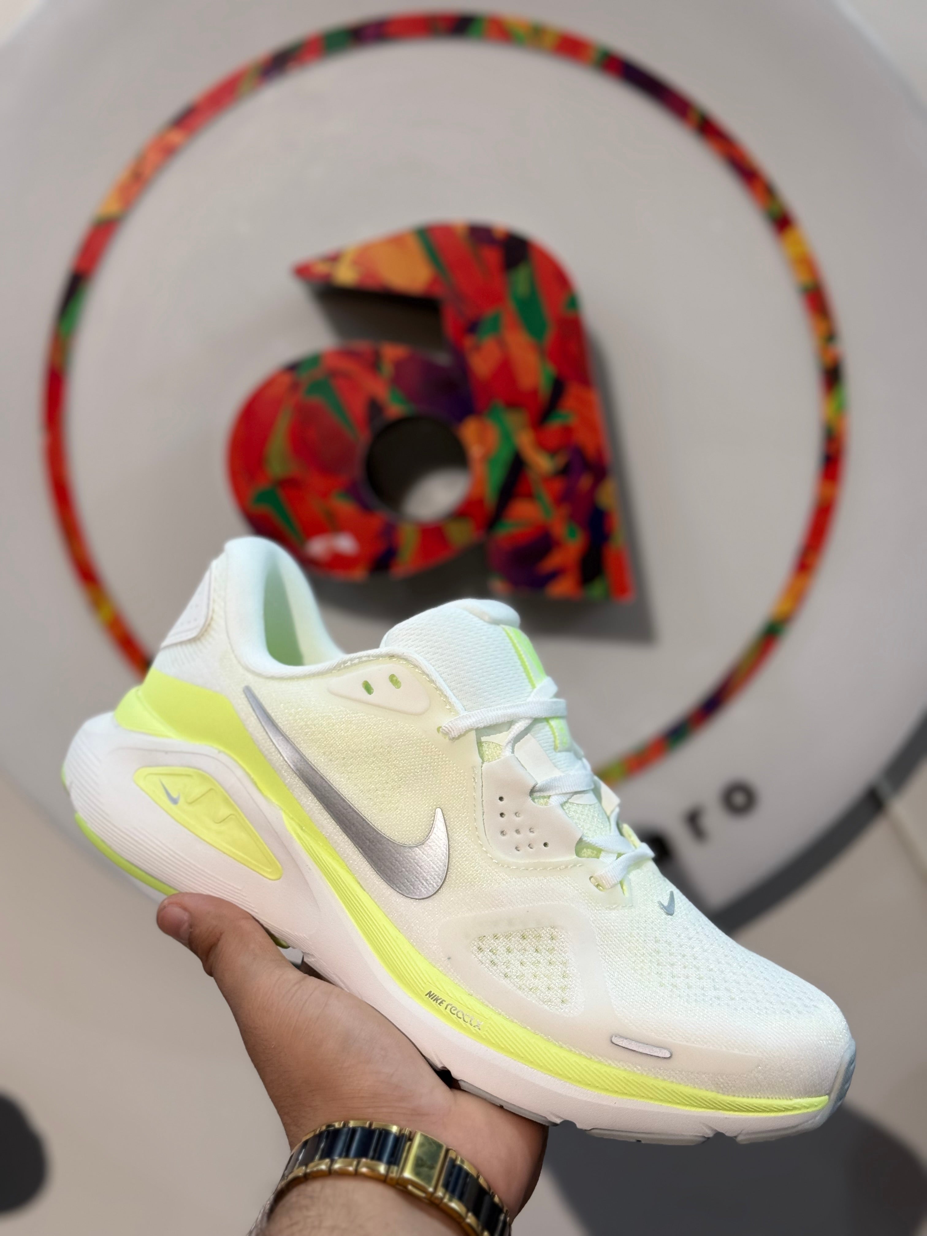 Nike Structure 26X (Neon Lime)