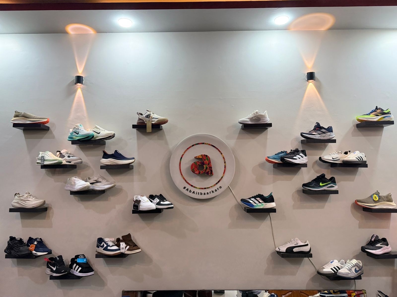 Aitbaar Shoes